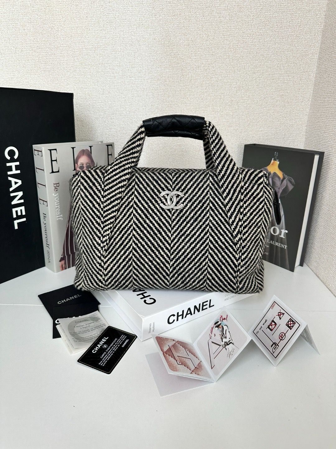 CHANEL 香奈兒 斜紋布 可可標誌 波士頓包
size 25*47*16cm，hand 10cm
$9988