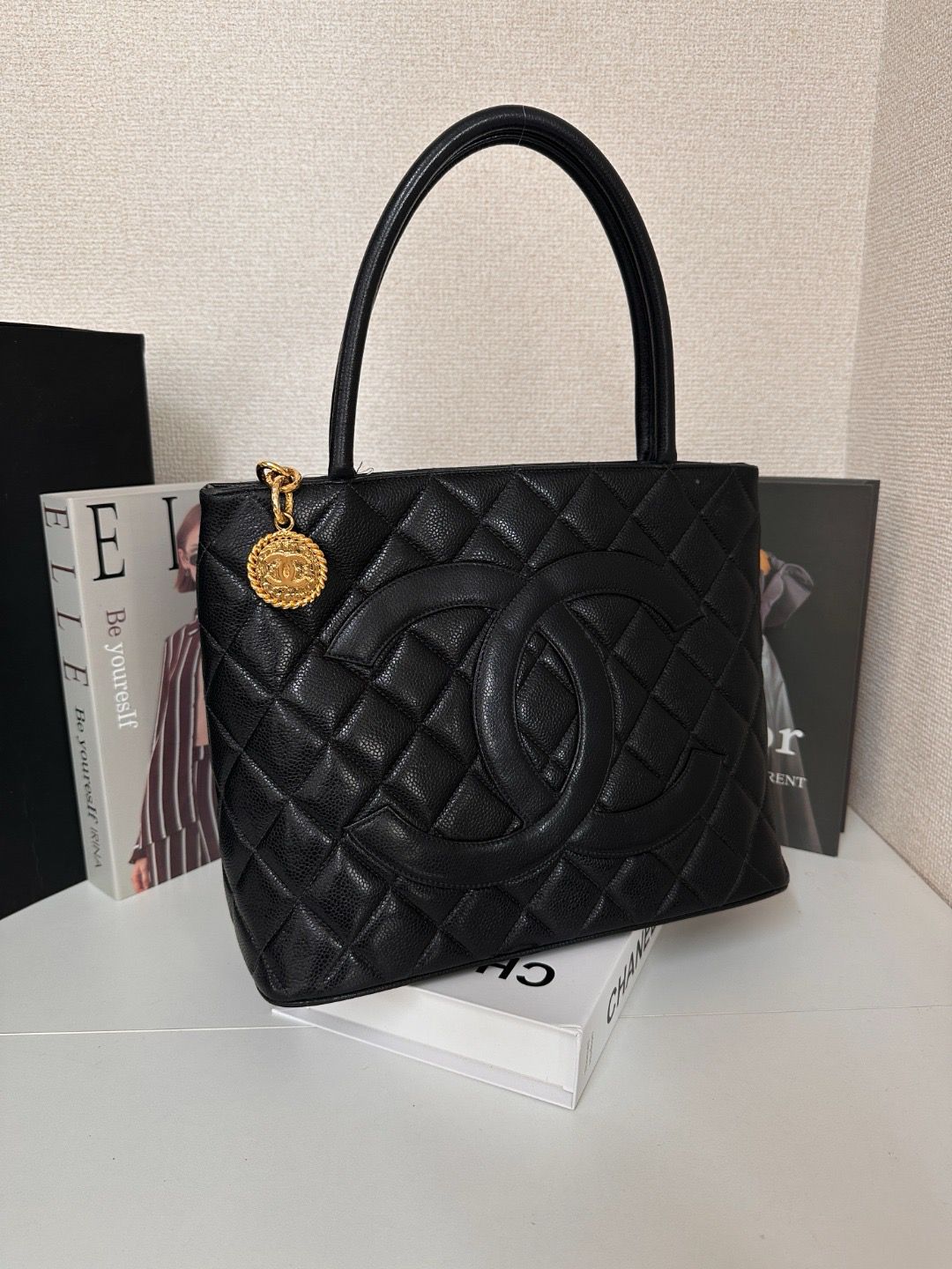 CHANEL 香奈兒 魚子醬皮  黑色 托特包 單肩包
size 30*24.5*15cm
$11800