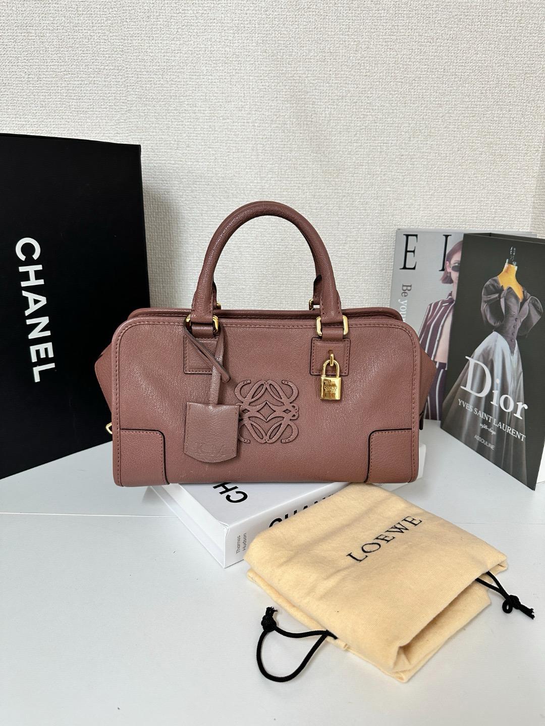 LOEWE Anagram 手提包 FIG 山羊皮 金色五金 迷你波士頓包
size 29*17*13cm，hand 31.5cm
$4600