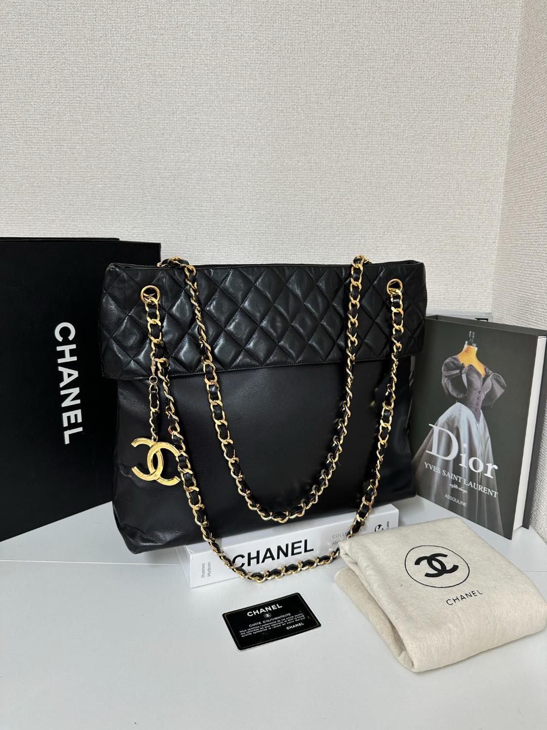 CHANEL香奈兒 復古 Matelassé 菱格紋 鏈條托特包
size 37*30*13.5cm
$12280