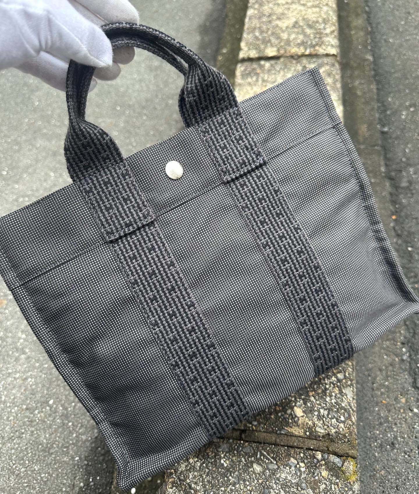 愛馬仕HERMES入門款帆布深灰拼公文包
小號約29x22x8CM
日本 直郵💰$3450
