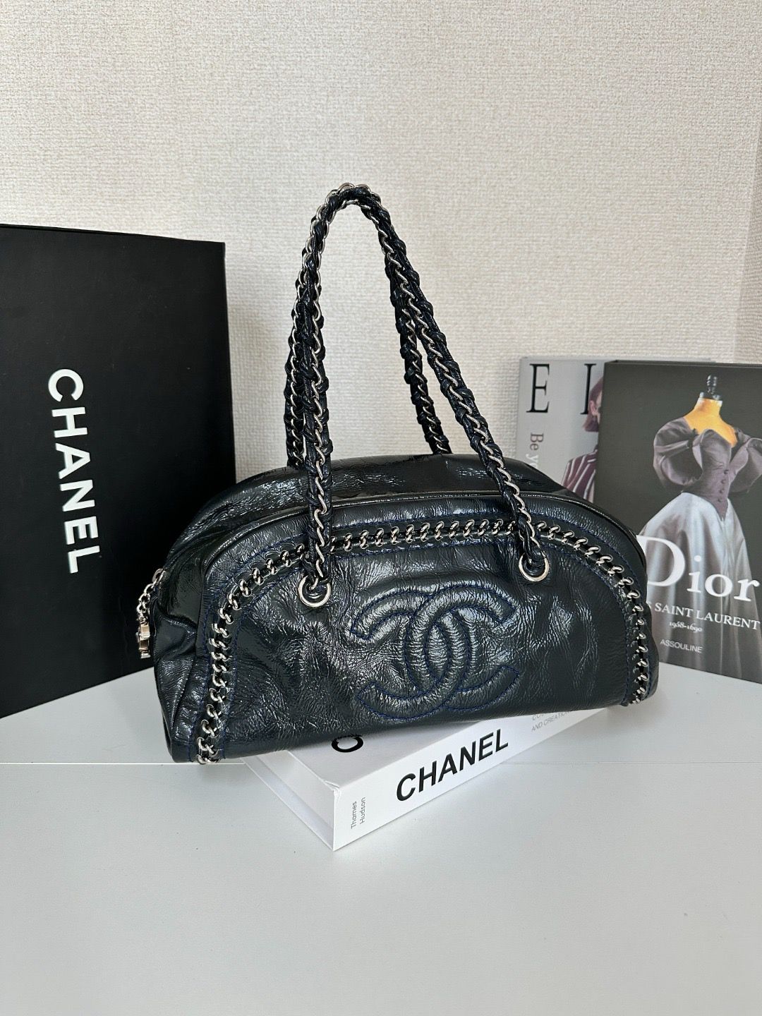 CHANEL 香奈兒  奢華系列 漆皮 黑色 鏈條單肩包
size 34*17*15cm
$12280