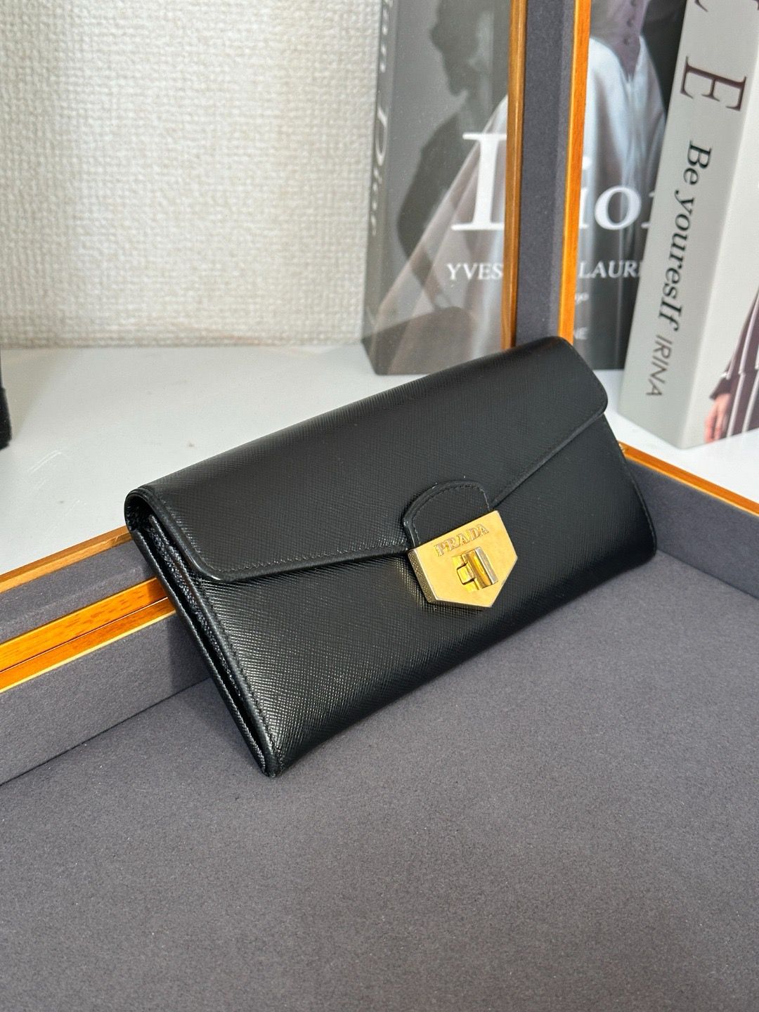 PRADA Clutch Bag / PRADA 手拿包
size 20*10*3cm
$1300
