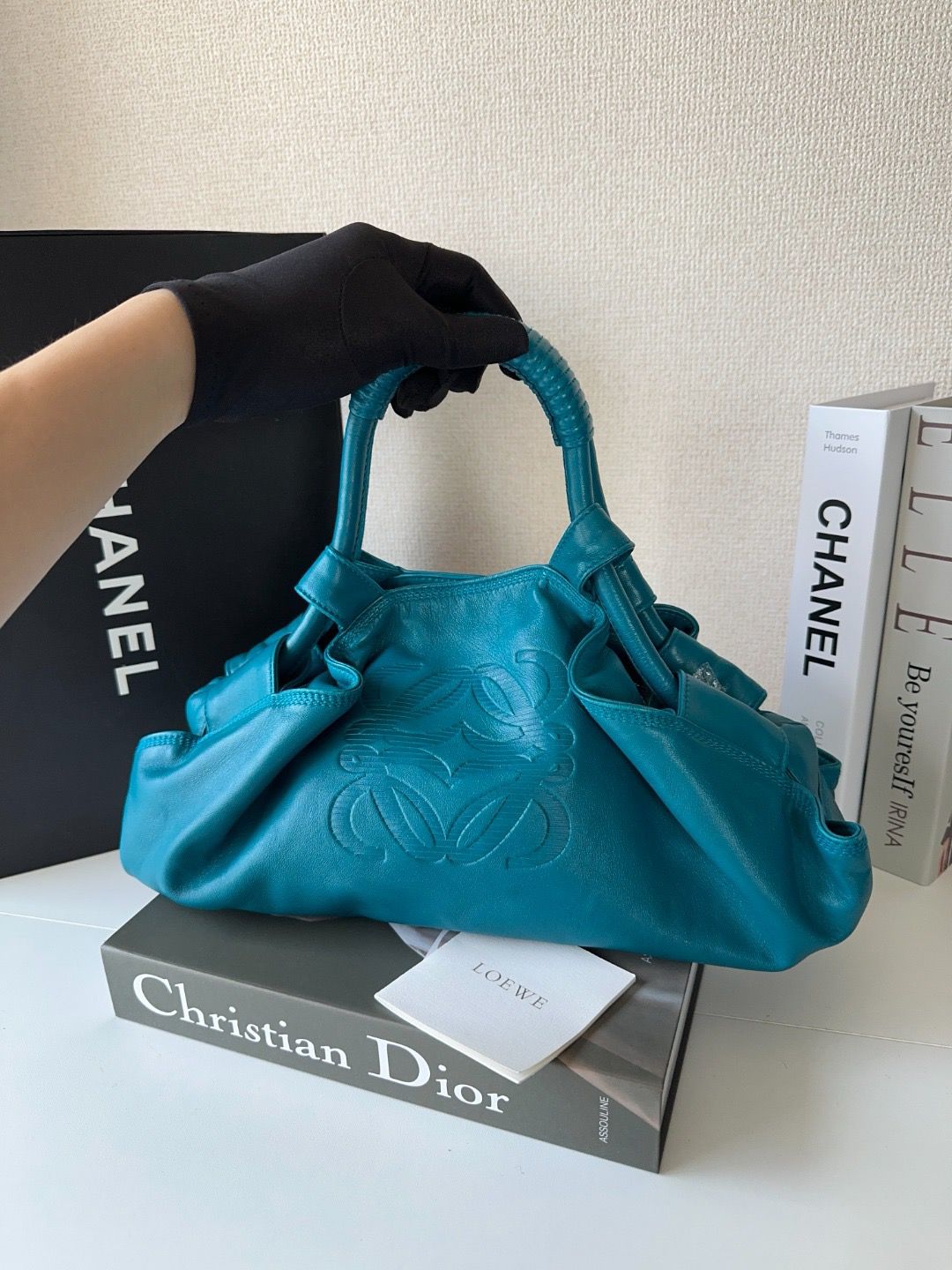 LOEWE  Nappa Aire small 手提包
size 33*19*12cm
$3538