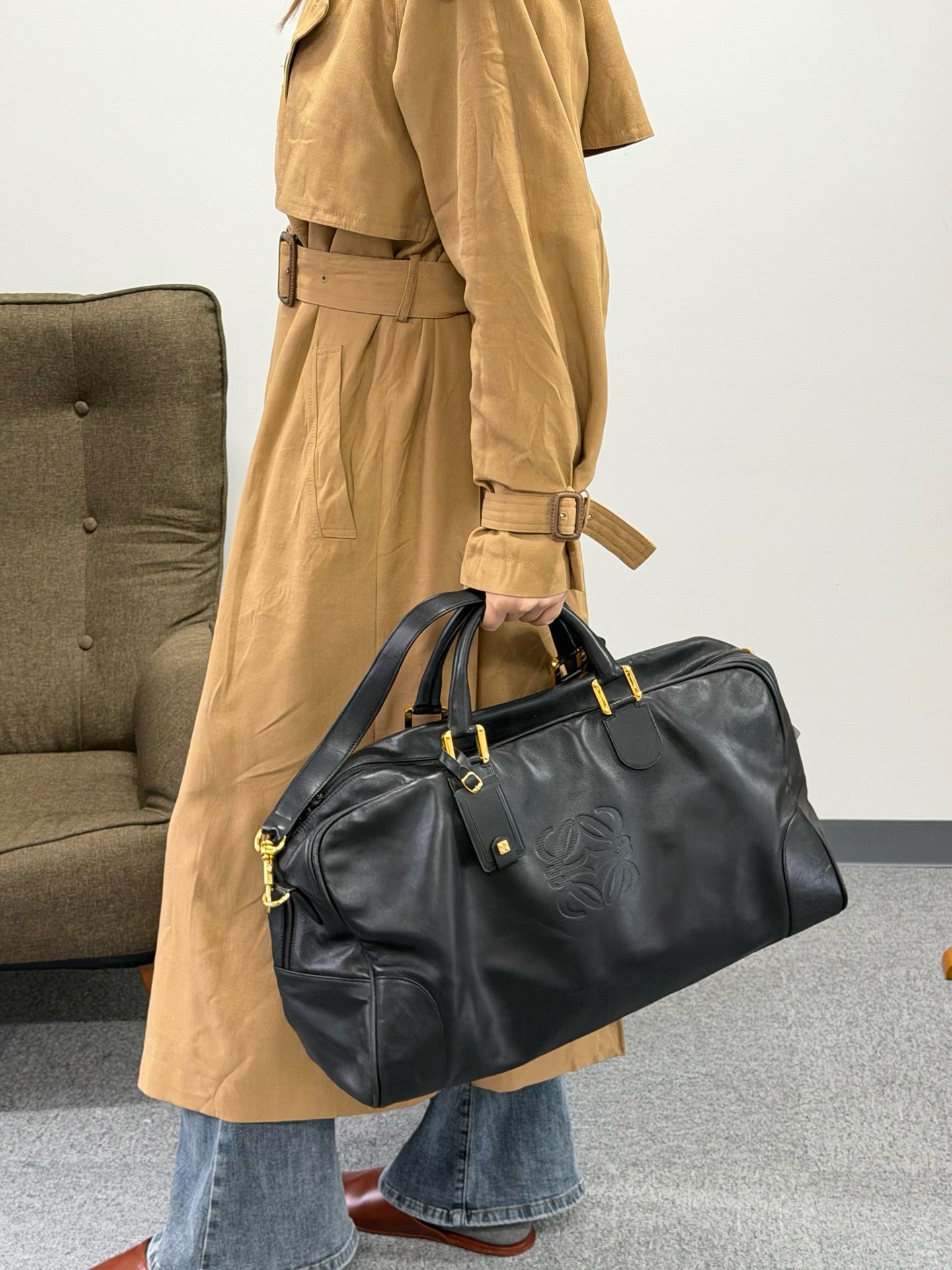 Loewe amazona旅行袋  ➕飛行牌➕肩帶➕袋
牛皮包
尺寸约49*22*30cm
$4768