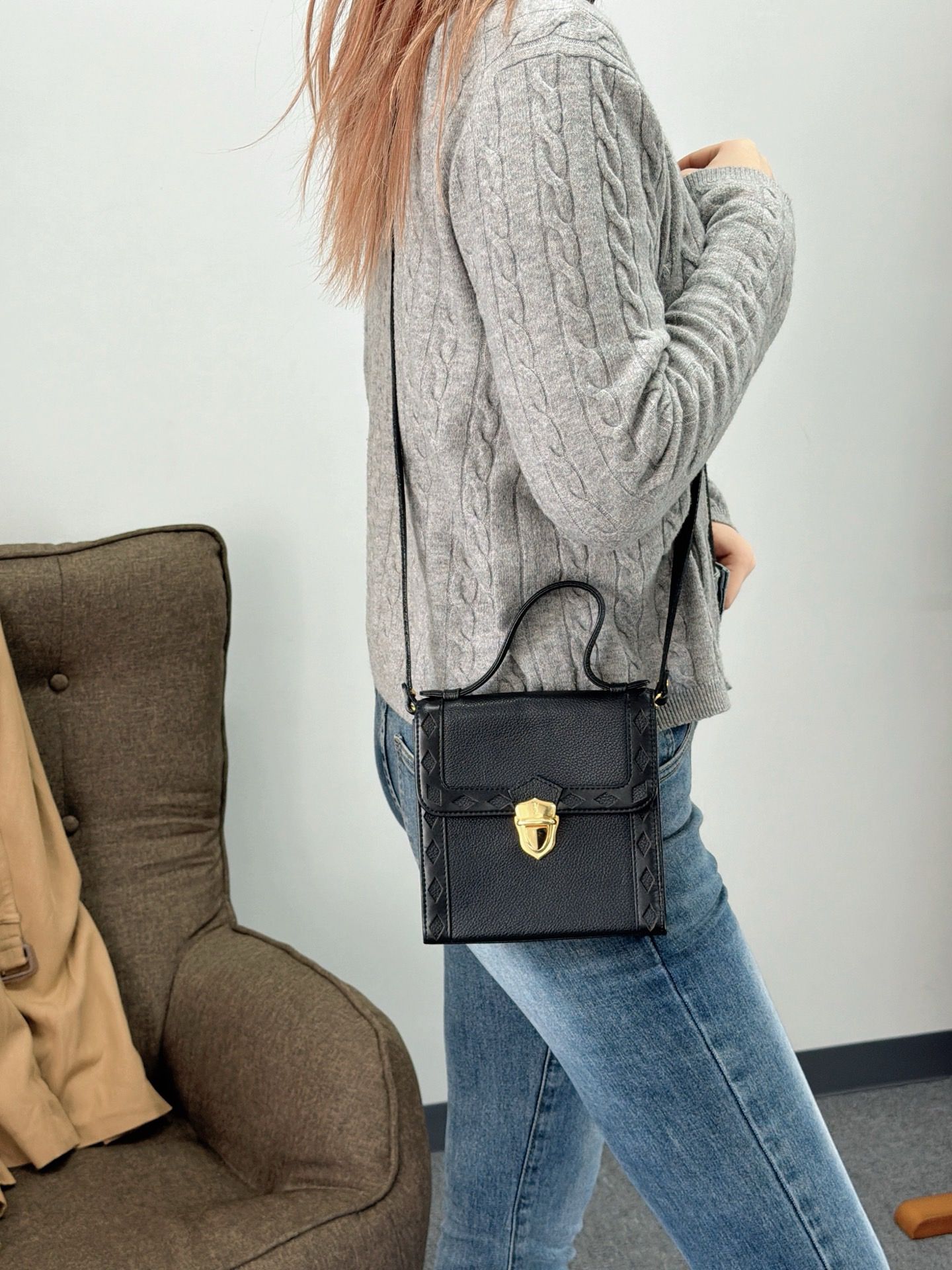 YSL Mini菱格Kelly包
尺寸約16*6.5*16cm
$3880