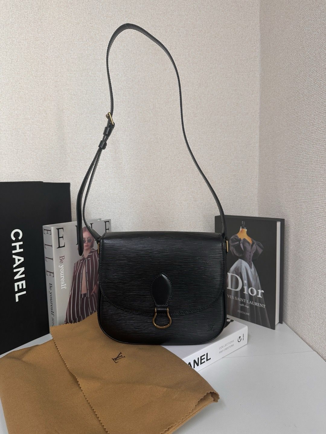 LOUIS VUITTON 路易威登 Epi Sancerre 皮革 黑色 單肩包 斜挎包
size 23~25.5*23*6.5cm，shoulder 117cm
$3188