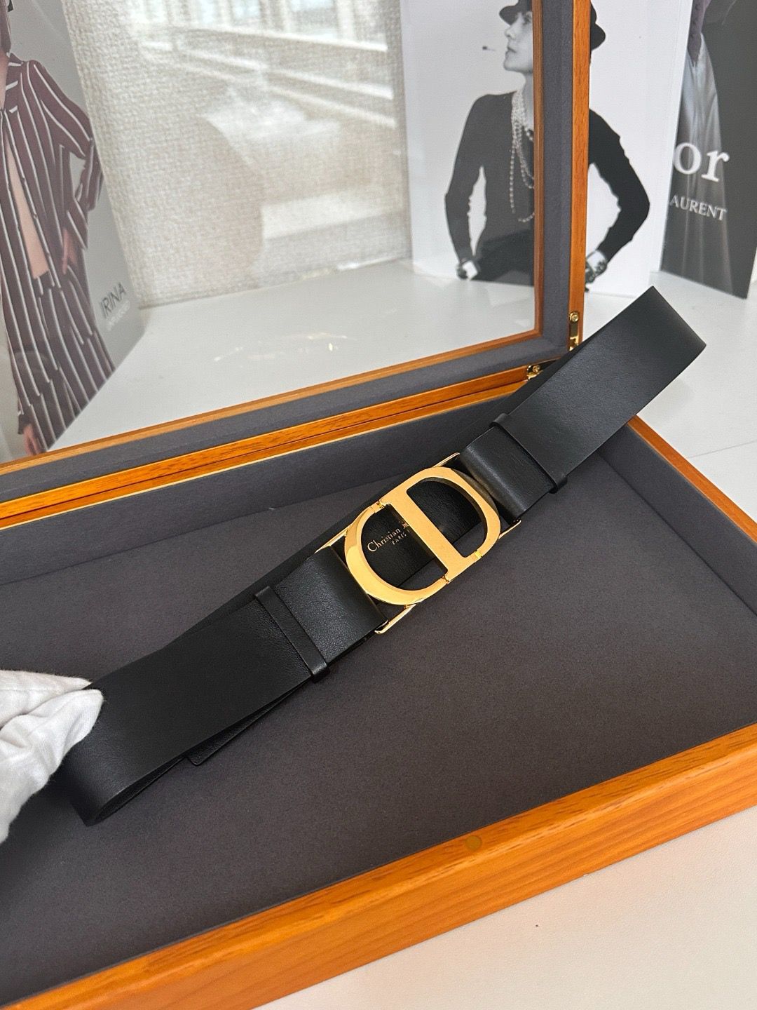 Dior 皮革 腰帶
$2200