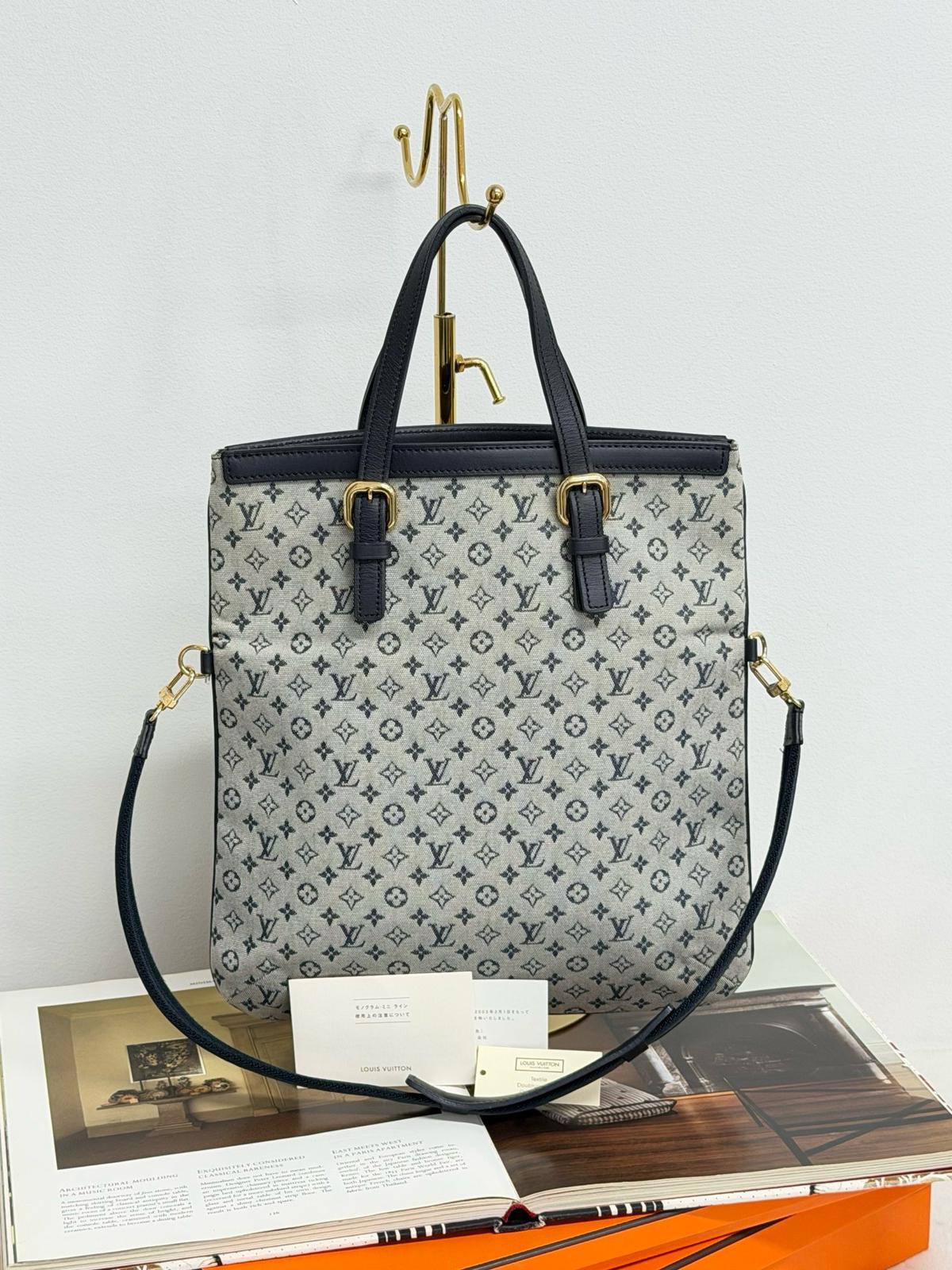 LV藍牛仔老花琴譜包
尺寸約29*32cm
$5988