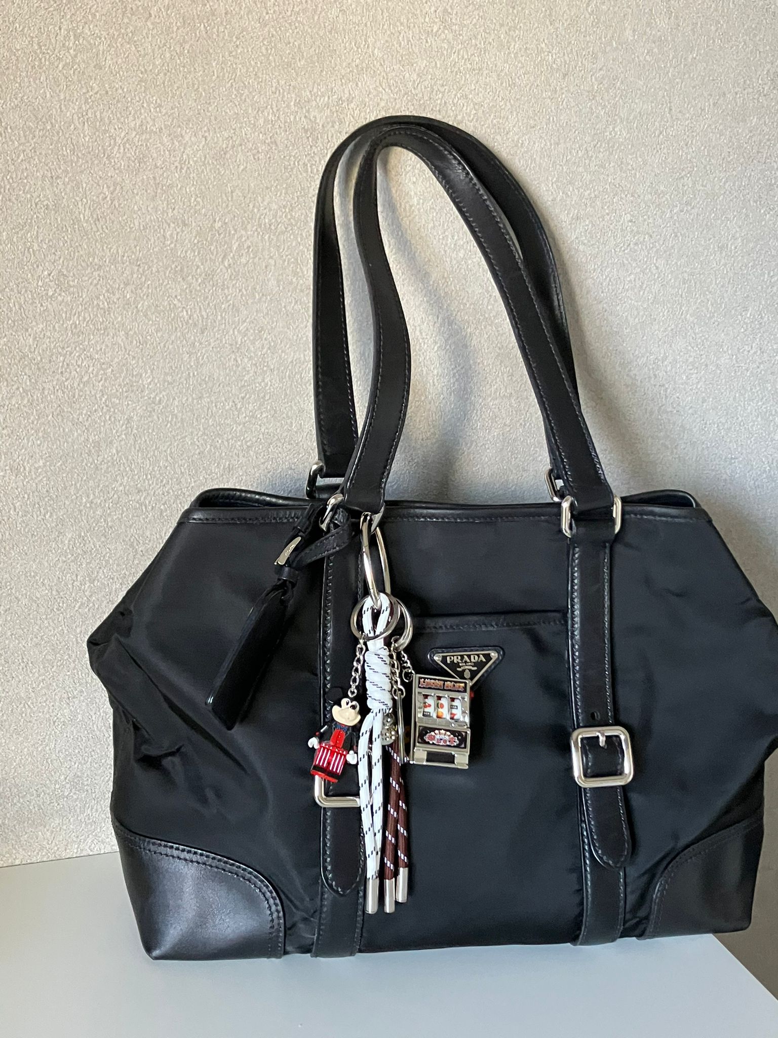 prada黑銀三角標托特也是成色很好可以裝電腦，$4880