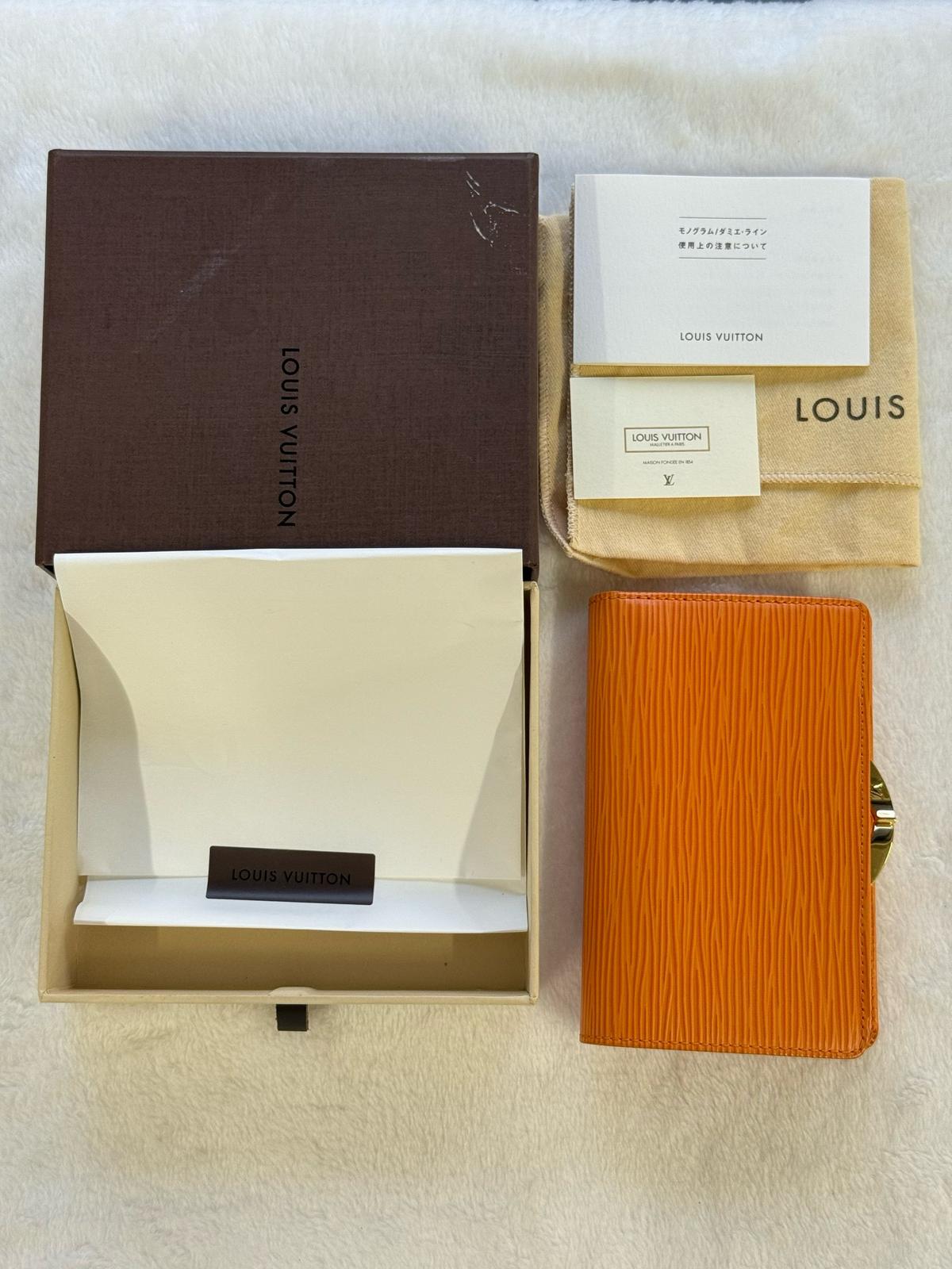 LV水波紋錢包袋盒冊保存品（未使用品），尺寸約13.5*3.5*9 cm，$4188