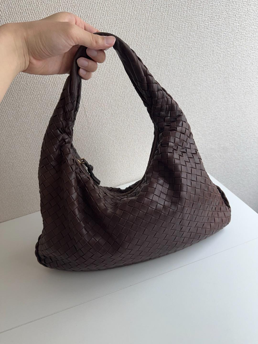 BOTTEGA VENETA編織皮單肩包，約38*26.5*2 cm。$9280