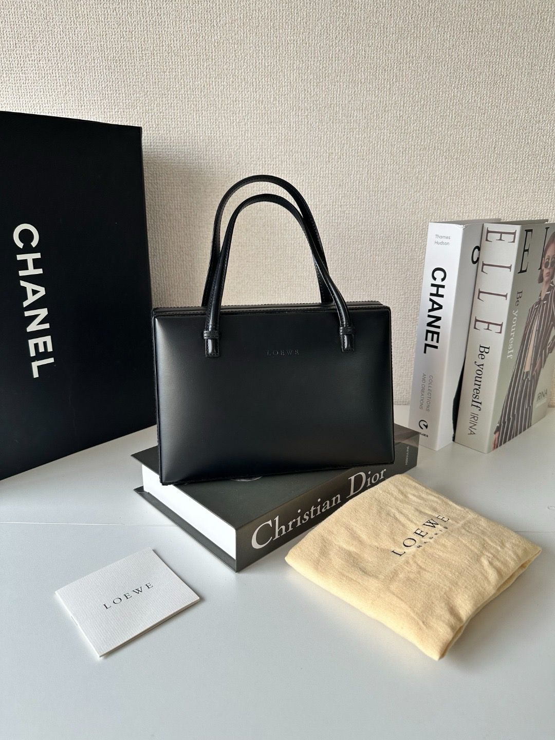 LOEWE Leather Tote，$5780
size 19*13*8cm