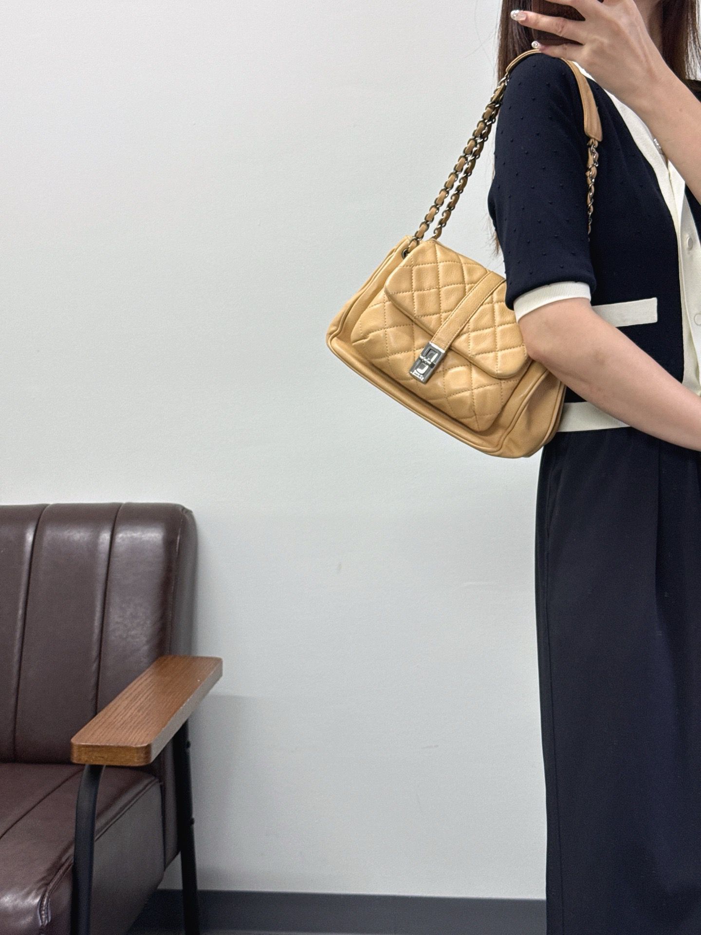 Chanel奶茶銀雙鏈條腋下包 ➕標 10開
💰$11868 hkd