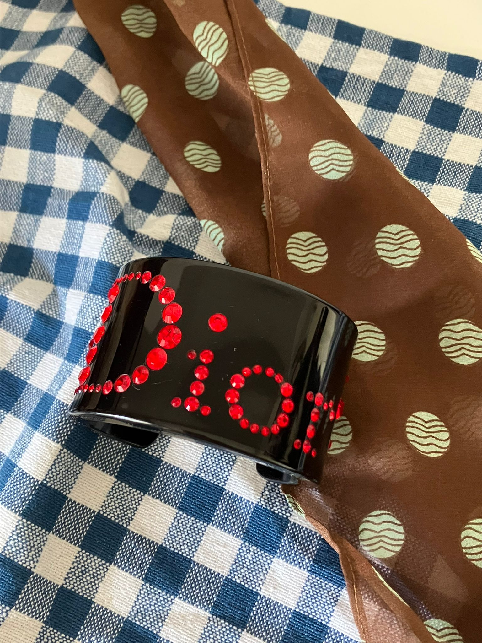 Dior血色紅心亞克力手鐲，接近全新，$1899