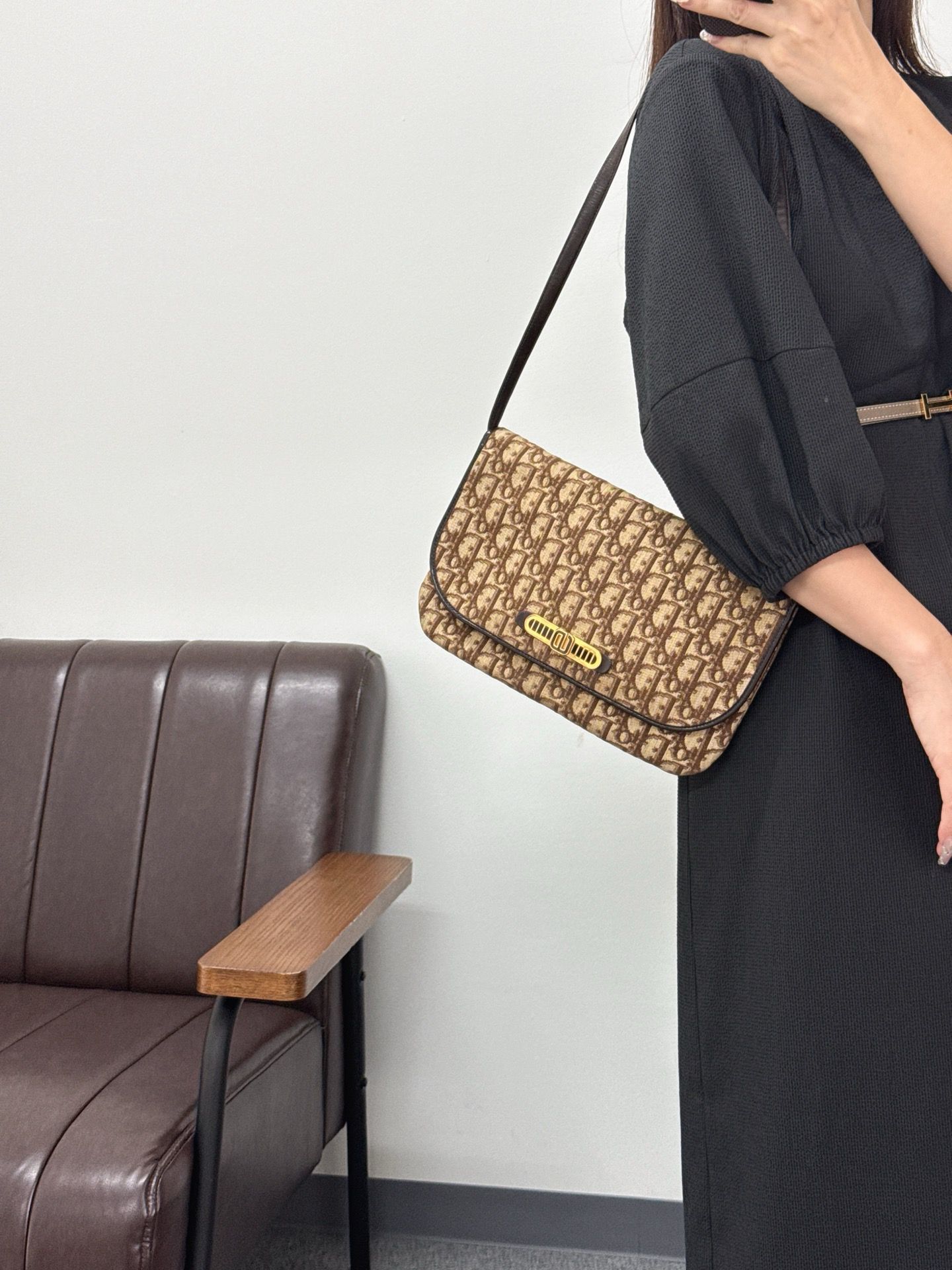 Dior棕色老花信封包
尺寸約29*18cm
💰3880 hkd