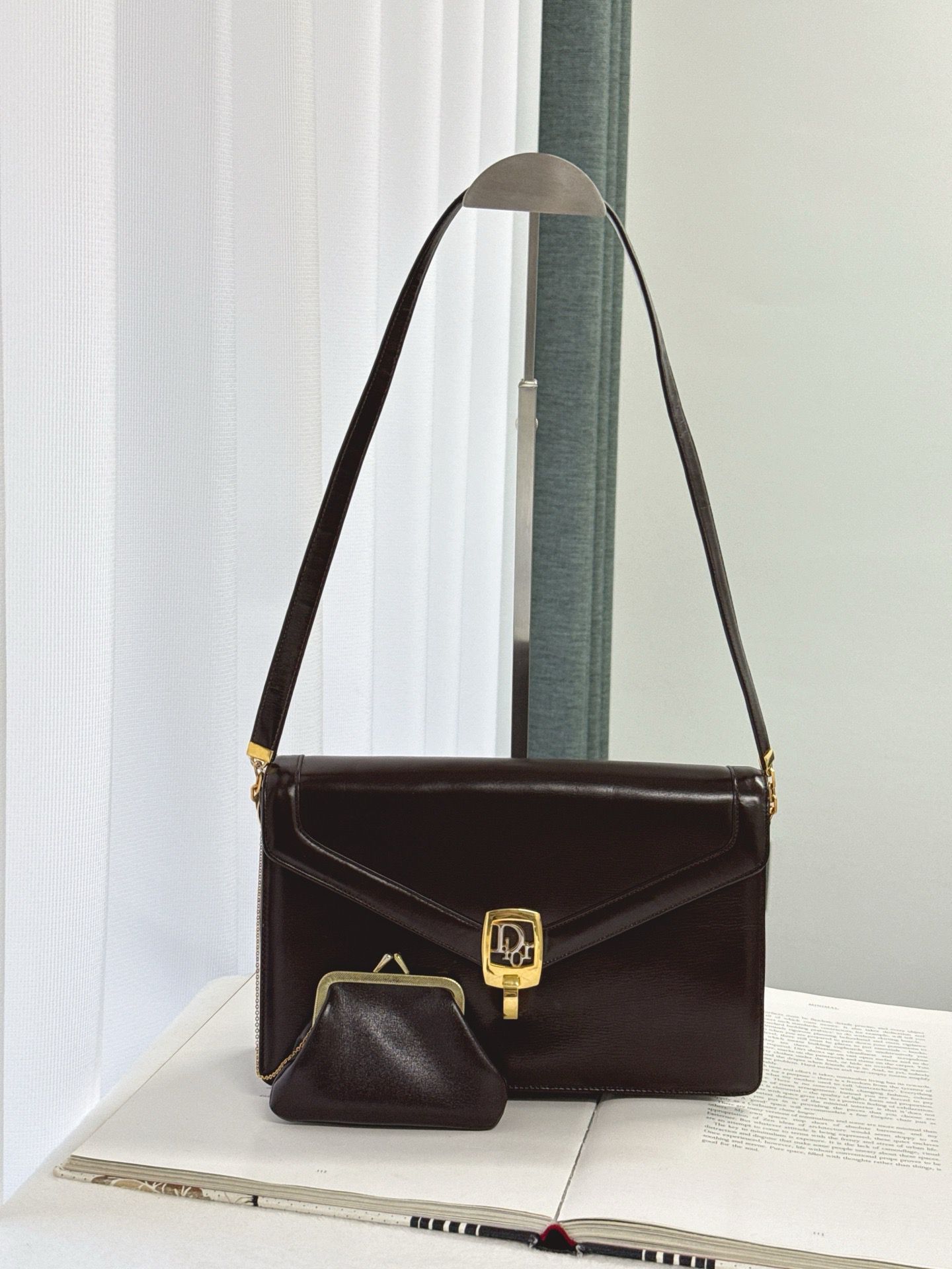 Dior翻蓋信封包子母包  ➕子包
大包尺寸約26*8*16cm
小包尺寸約12*7.5cm
💰$4628
