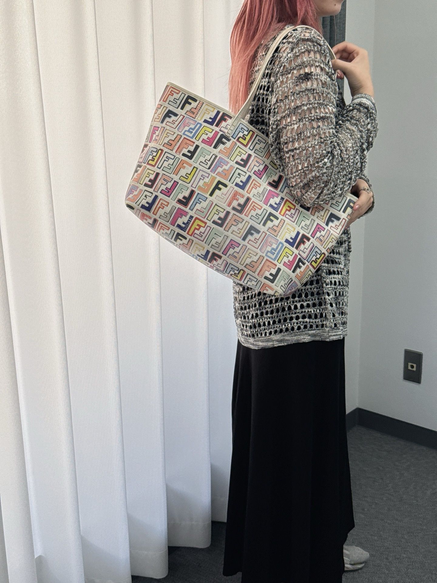 Fendi彩繪雙F托特包  ➕袋
尺寸約35*14*27cm
💰$4698