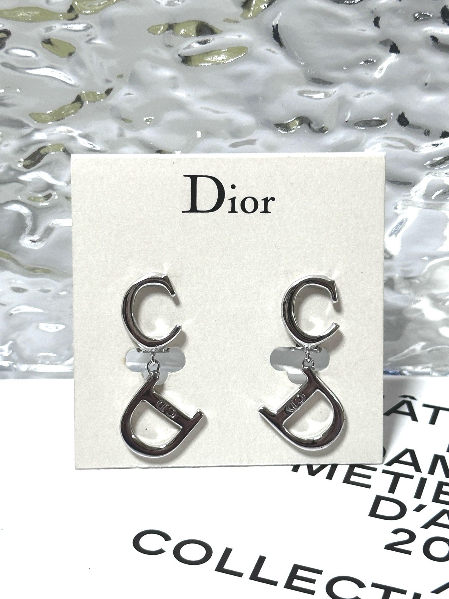 Dior 耳釘 $1288