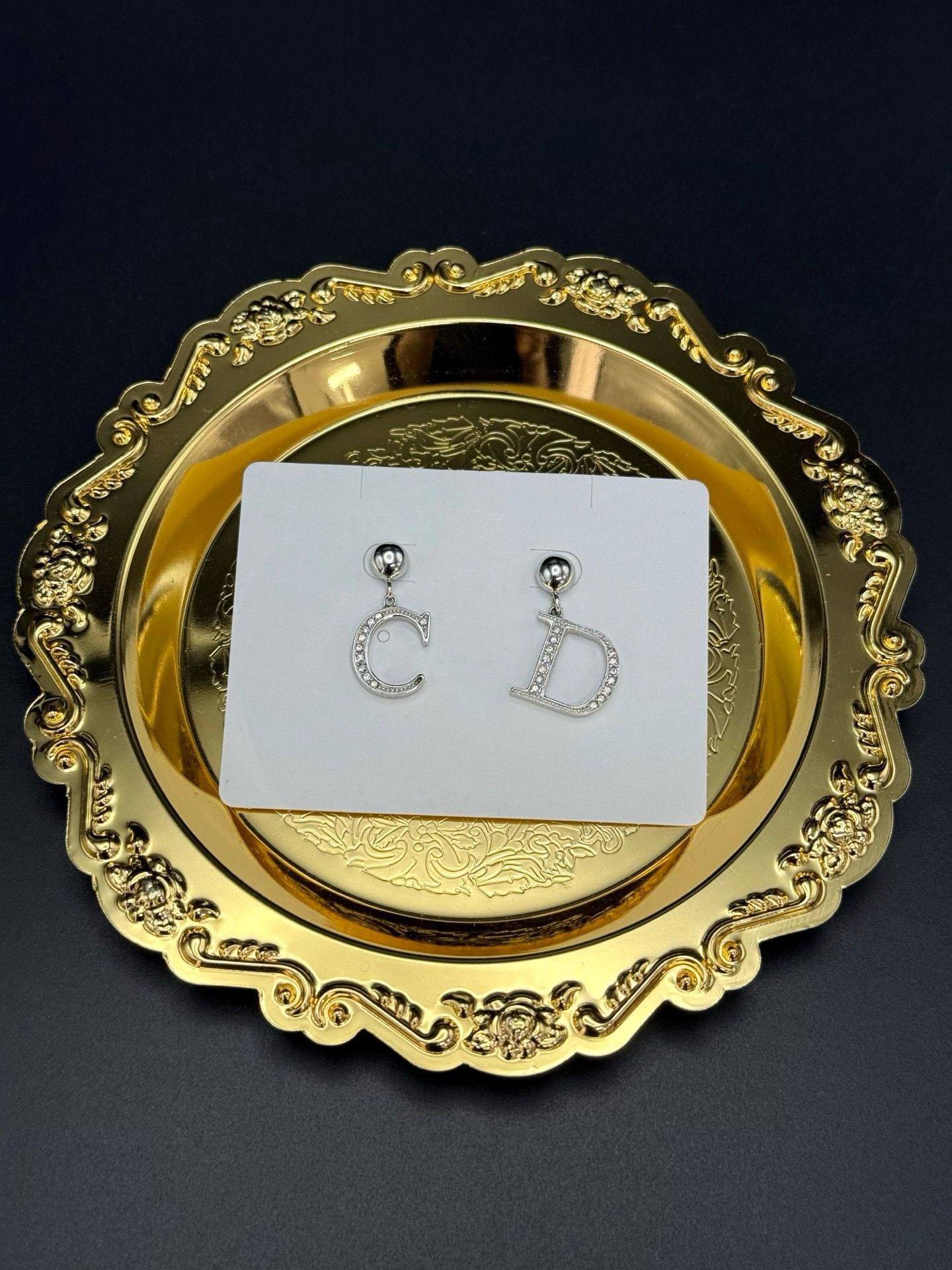 Dior大CD耳墜 
尺寸約1.5*1.5cm
💰$1800