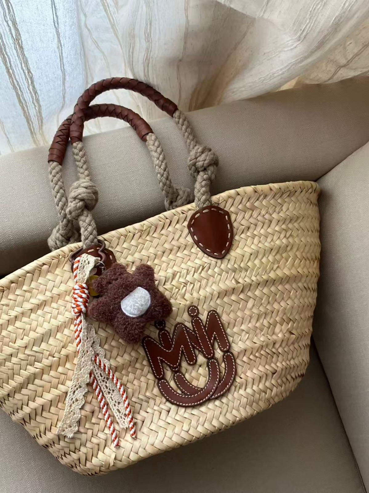 MIUMIU麻繩草編菜籃子托特
size：49*24.5*15 
$4138