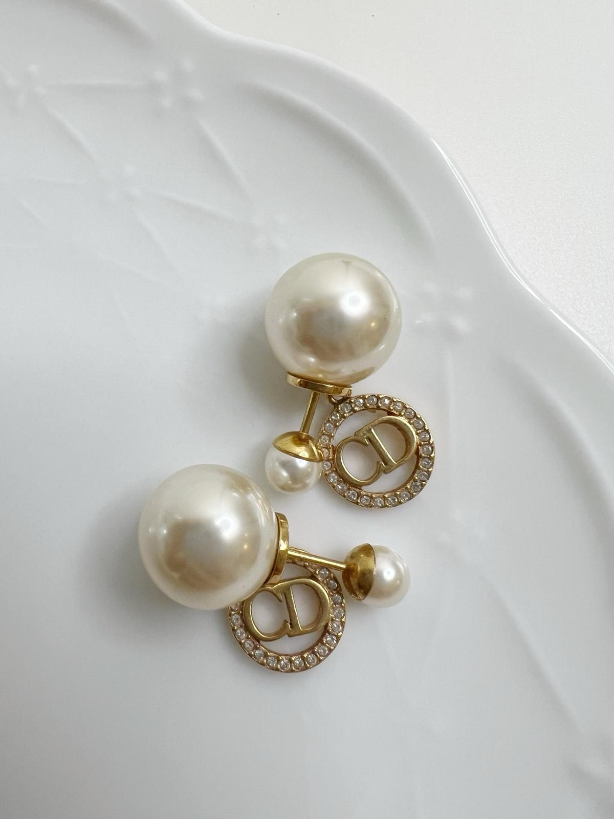 Dior 耳釘
$2128