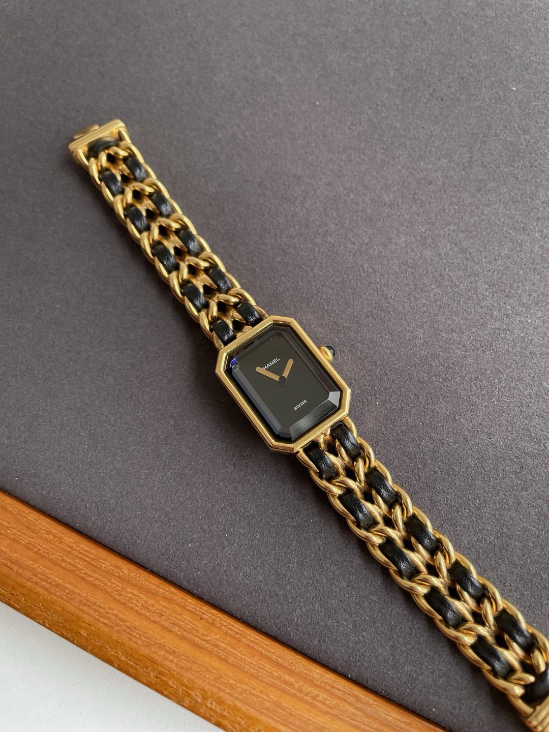 CHANEL香奈兒方糖Première系列M號，約15 cm。$15488