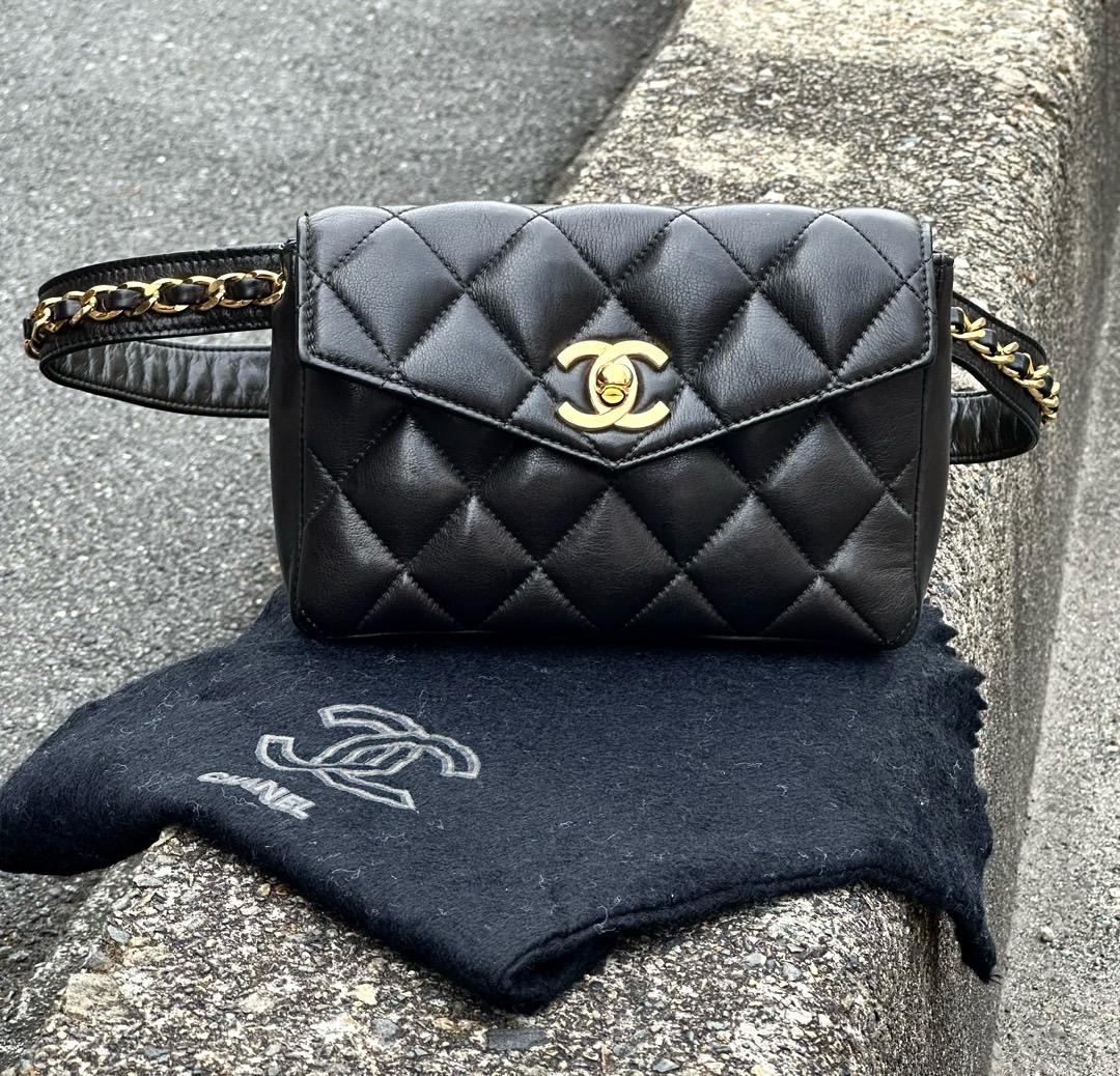 CHANEL羊皮黑金菱格雙C扣小腰包約17 x 11 x 4 CM、腰帶刻印75實全長約80 CM可調附:袋(本身就無標卡)97新內裏拉鏈小袋飛粉通病不用，其它都好單肩、腰包、手包都合適日本🇯🇵$8288