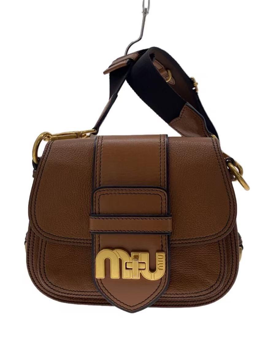 MiuMiu牛皮斜挎郵差包 size：約 20cm
橫 : 約 24cm 
寬 : 約 6.5cm 
$4548