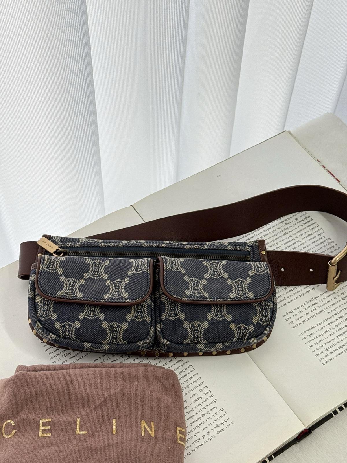 Celine凱旋門牛仔腰包/胸包/單肩斜挎包 ➕袋
尺寸約25*13cm
$4228