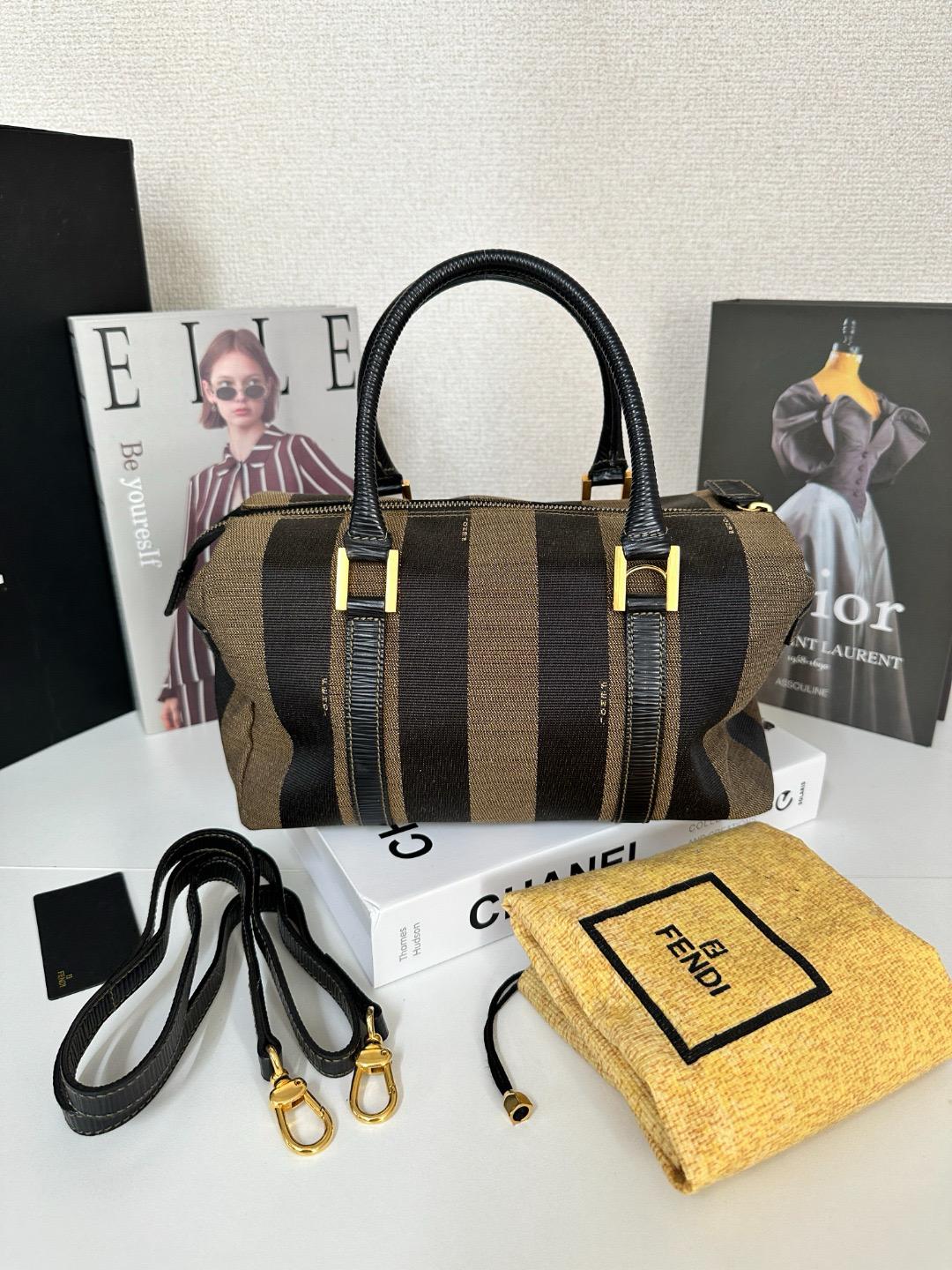 FENDI Leather PVC Black Pecan Pattern Mini Handbag Mini Boston / FENDI 皮革 PVC 托特包 小型手提包 迷你波士顿包 
size 24*16*12cm
$4380