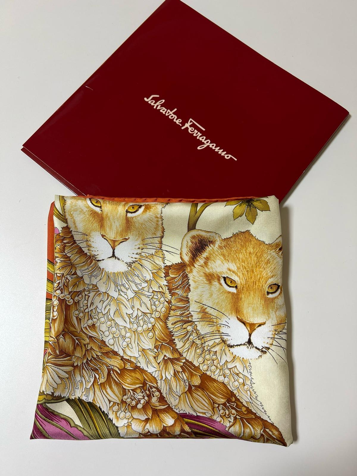 Ferragamo 絲巾 尺碼88cm 未使用
$1388