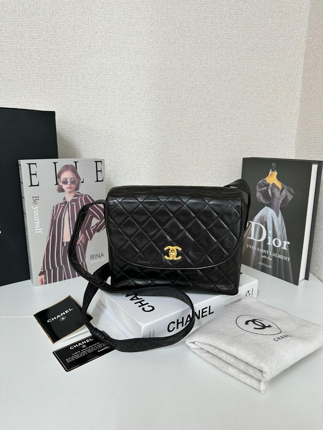 CHANEL Matelassé Shoulder Bag Crossbody / CHANEL 香奈兒 Matelassé 菱格紋 單肩包 斜挎包
size 22*18*7.5cm，shoulder 105cm
$9550
