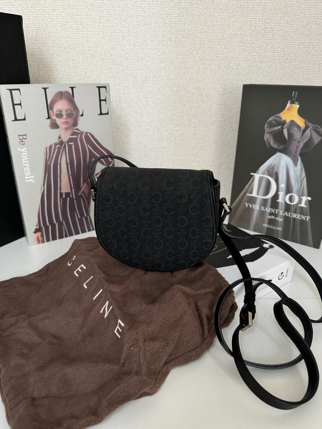 CELINE Canvas Mini Black Vintage Shoulder Bag / CELINE 帆布 迷你 黑色 復古 單肩包
size 13*15*5cm
$2800
