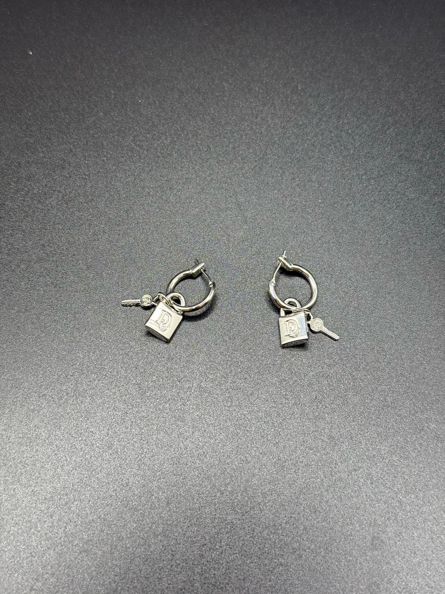 Dior🔑🔒耳墜 ➕袋 全新
$2838