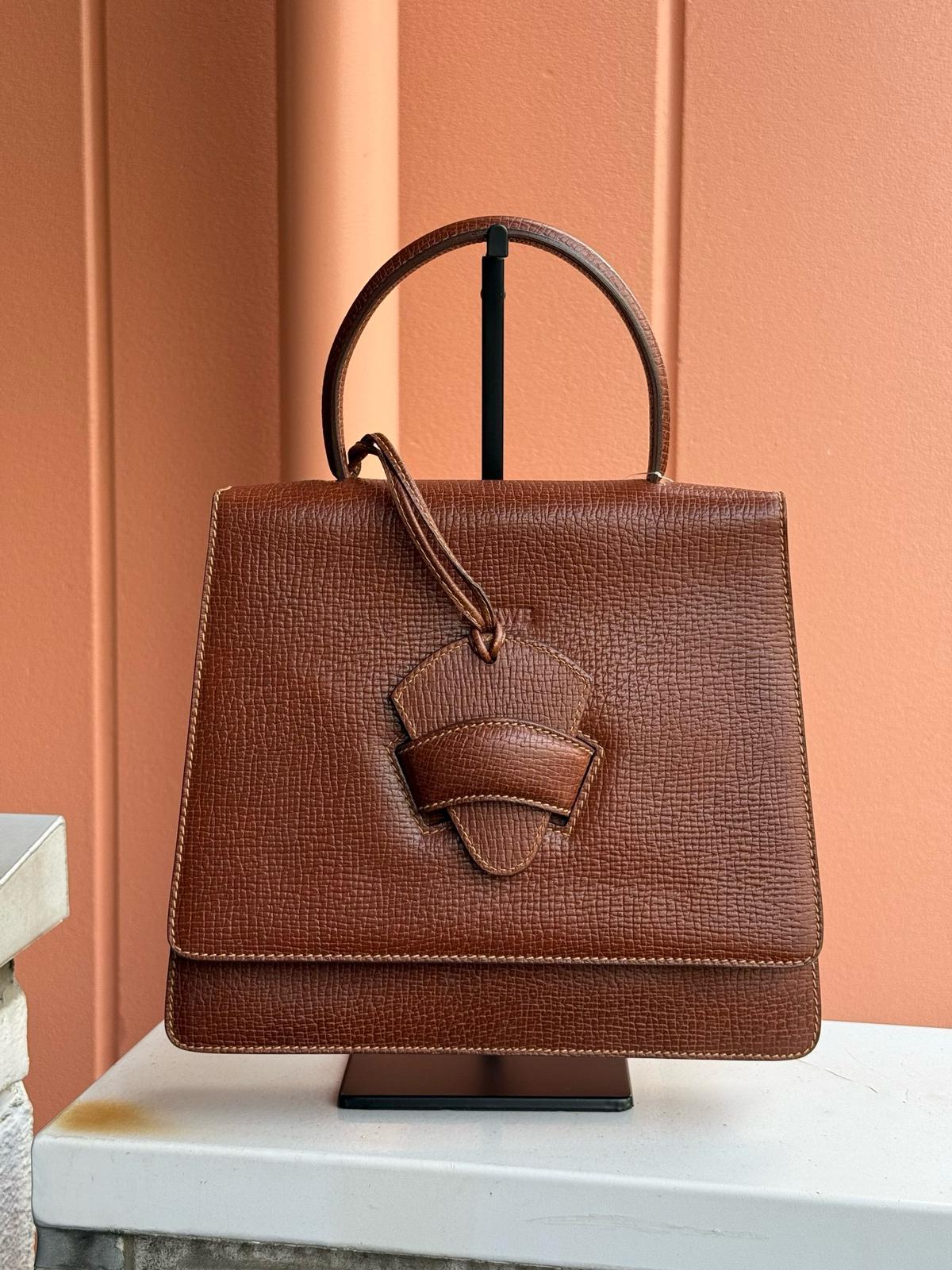 Loewe巴塞羅那插扣Kelly
尺寸約28*7*24cm
$2998
