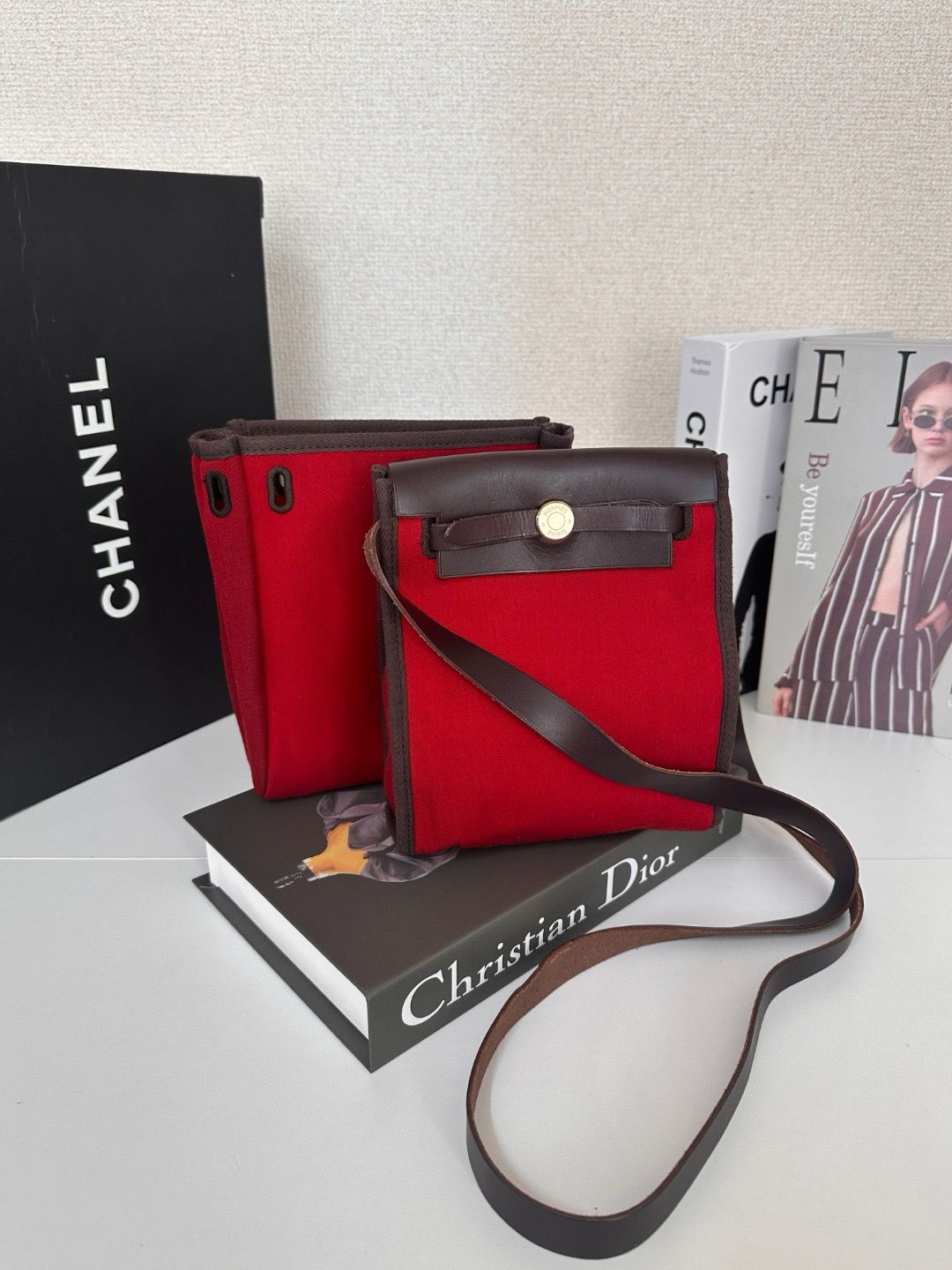 HERMÈS 愛馬仕 Herbag 軍官帆布 單肩包
size 23*16*6.5cm
$8088