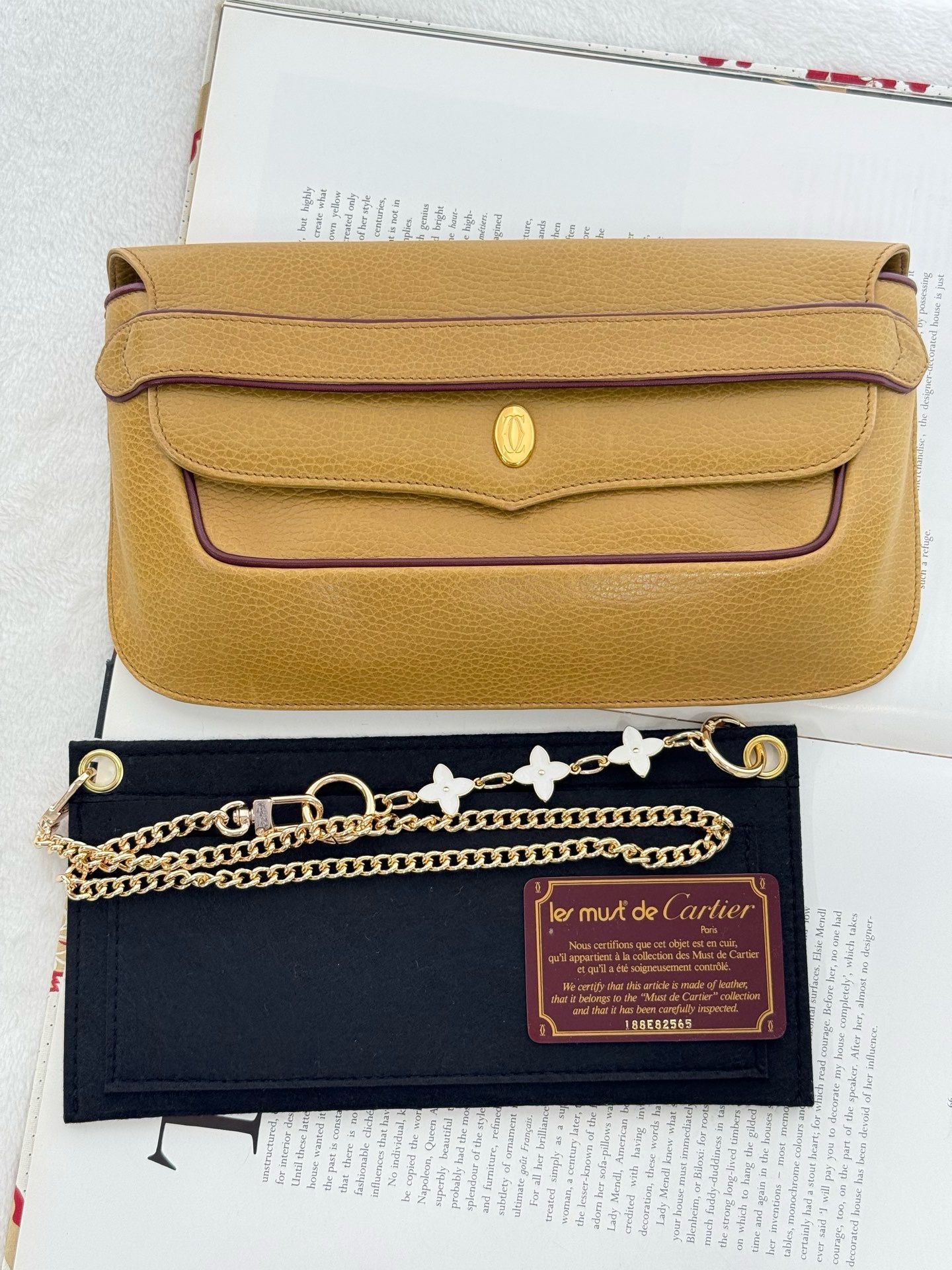 Cartier卡地亞Must手拿包 ➕卡 送改造配件
尺寸約28*17cm
$2180