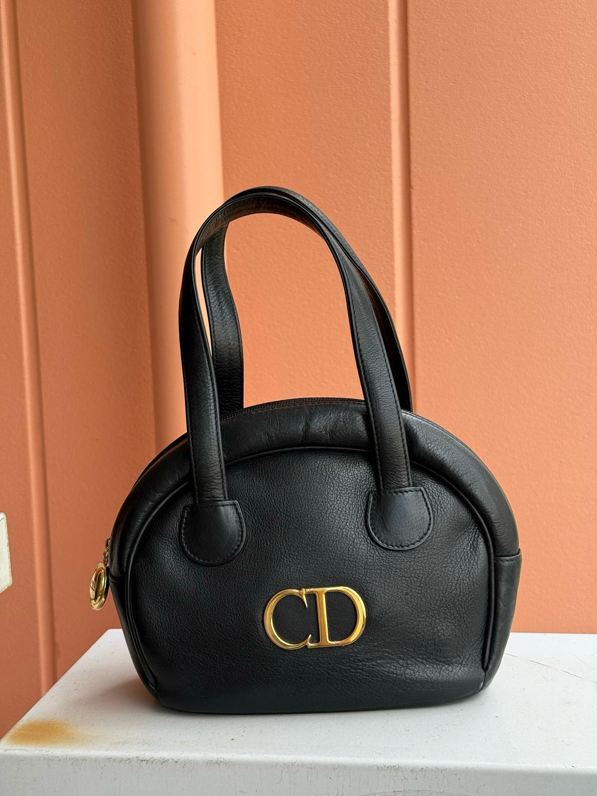 Dior CD扣元寶手提包
尺寸約20*10*19cm
$4288