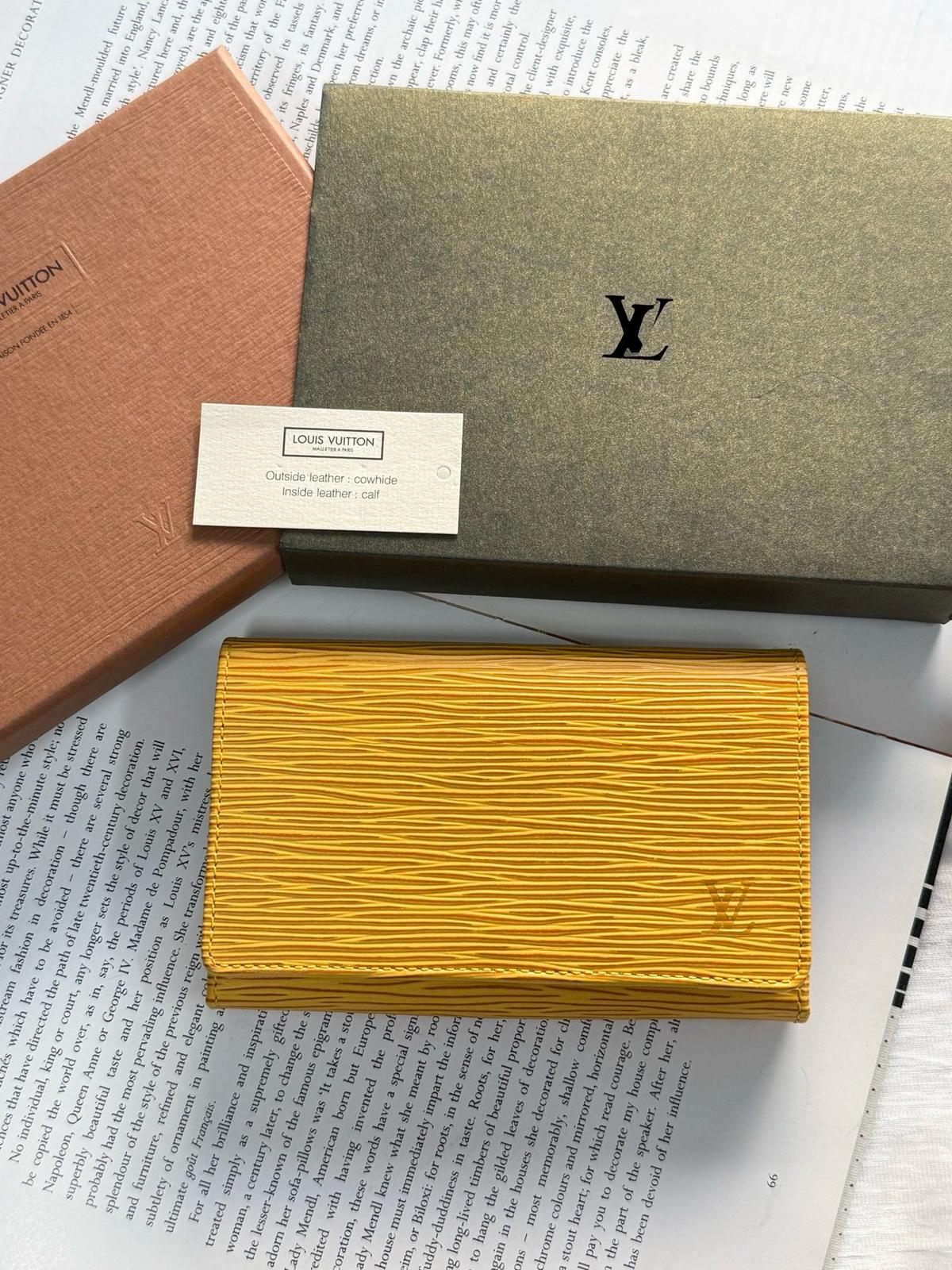 LV水波紋錢包 ➕盒 保存品
尺寸約14.5*2.5*9cm
$2980