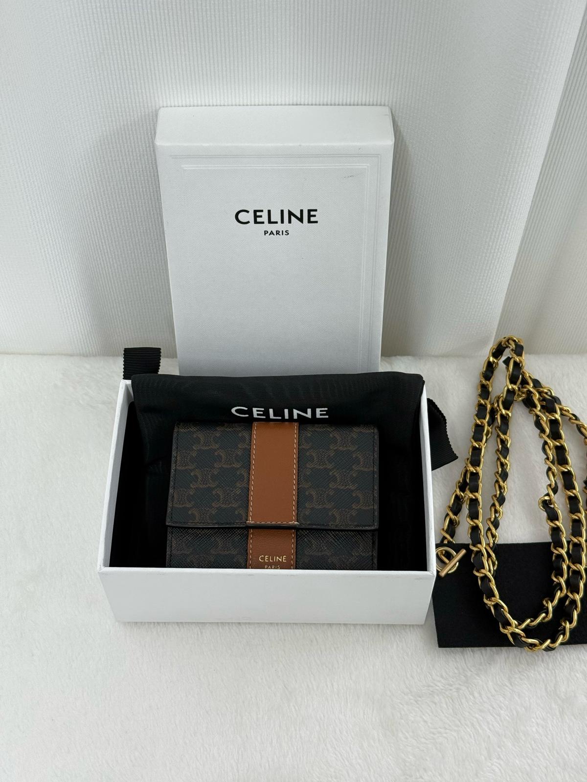 Celine經典老花錢包 ➕袋➕盒 近新保存品  送改造配件
尺寸約10*3*8.5cm
$2880