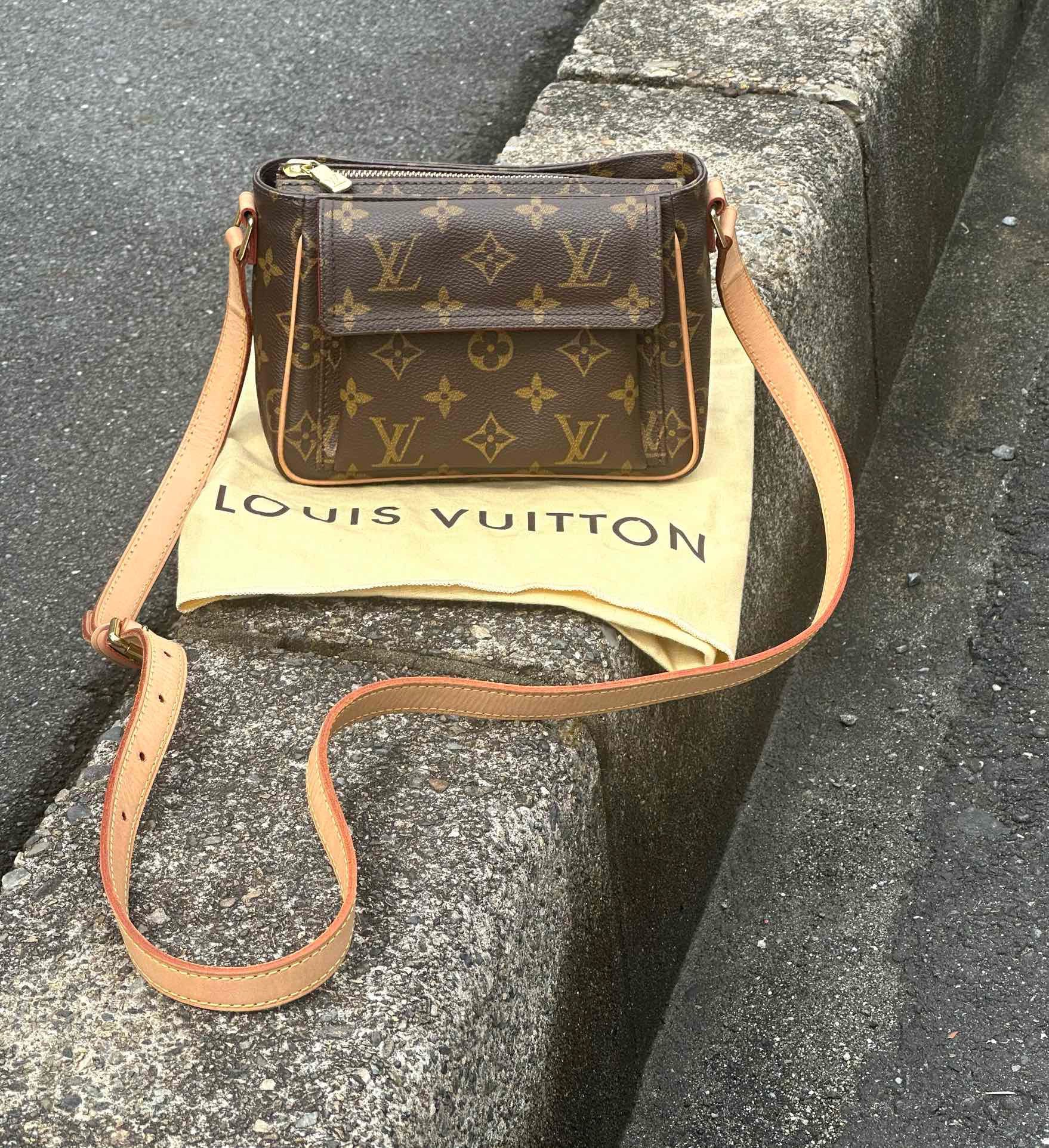 LV經典老花小方包斜挎豆腐包
約18x13x10CM、肩帶🉑️調節
附：袋
98新🆕配皮自然使用、狀態好
無乾裂無水痕👍
日常常用小包
日本直郵💰$9928
